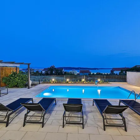 2 Bedroom Gorgeous In Kastel Gomilica * Kastela