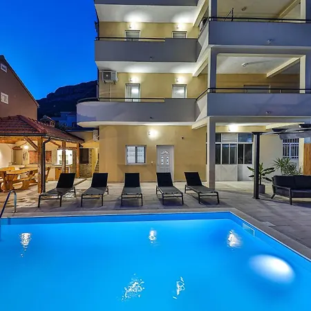2 Bedroom Gorgeous In Kastel Gomilica Apartment Kastela