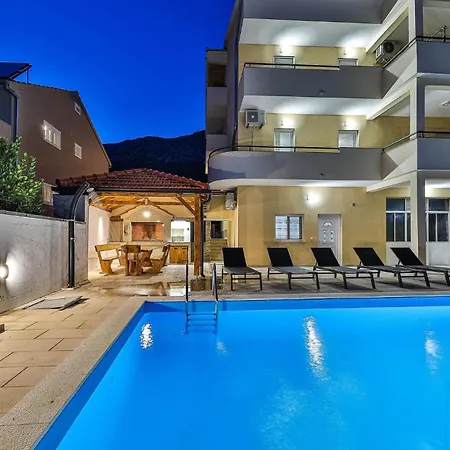 2 Bedroom Gorgeous In Kastel Gomilica *