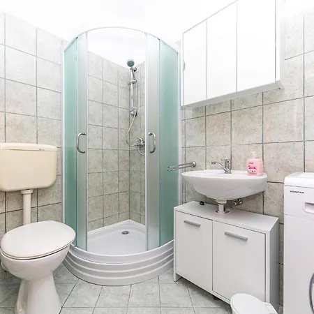 Apartment 2 Bedroom Gorgeous In Kastel Gomilica *