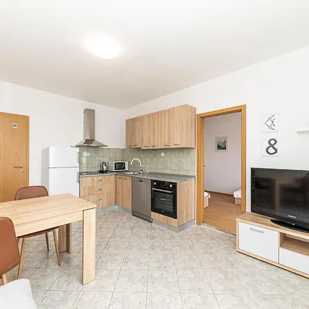 2 Bedroom Gorgeous In Kastel Gomilica *