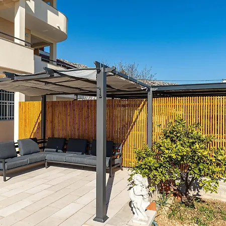 2 Bedroom Gorgeous In Kastel Gomilica Apartment