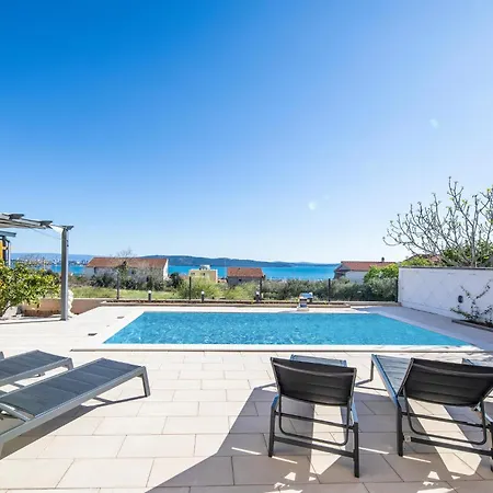 Apartment 2 Bedroom Gorgeous In Kastel Gomilica *