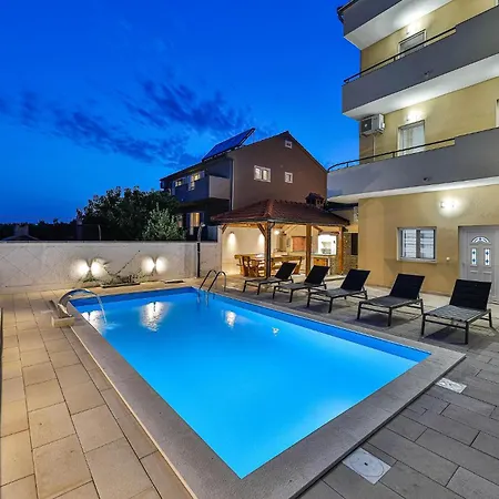 2 Bedroom Gorgeous In Kastel Gomilica Apartment