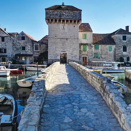 Amazing In Kastel Gomilica Lägenhet